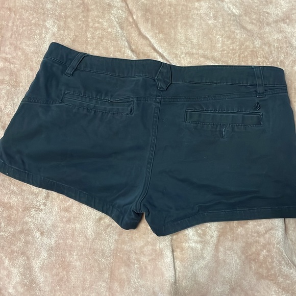 Shorts - Picture 3 of 5